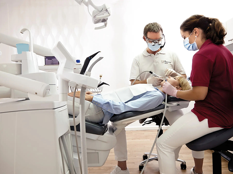 E80-Vision_Dr-Boettcher_Dental-treatment-3_3000px.jpg E80-Vision_Dr-Boettcher_Dental-treatment-3_3000px.jpg